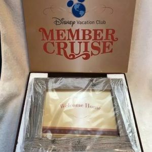 Disney cruise phot frame 🖼